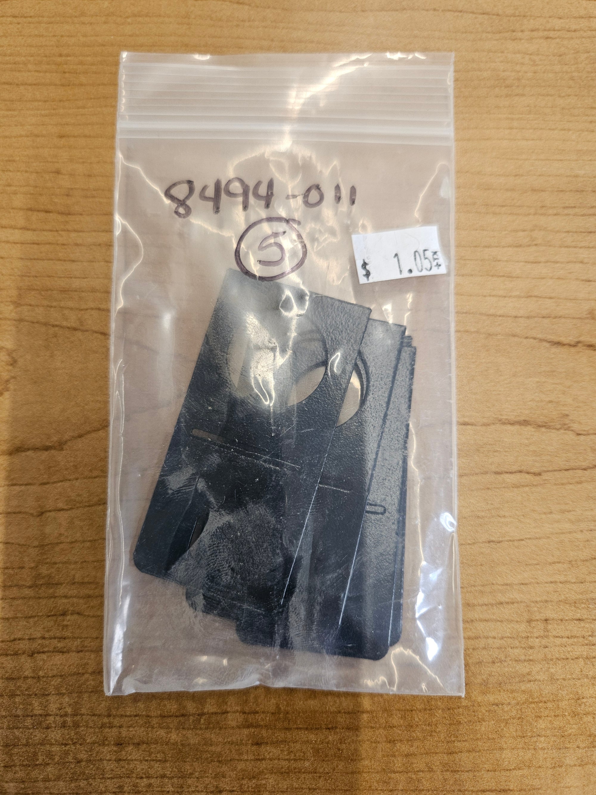8494-011 Mount, Fuse Holder, Black, CL(E)/PB(E)
